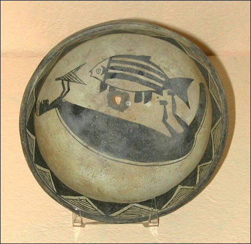 Mimbres bowl with fish
